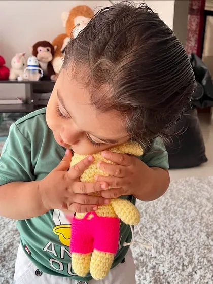 A sweet hug for a handmade friend. Thank you for sharing this lovely photo with me.