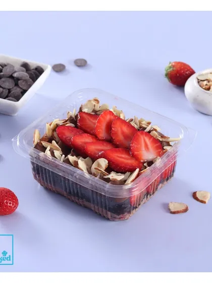 For those who love a richer taste, our Chocolate Strawberry Tub is the perfect choice. It combines layers of moist chocolate cake with fresh cream and sliced strawberries, a classic pairing that never disappoints.