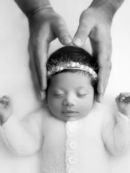 Minimal newborn shots are so powerful. A father's hands gently framing his baby's head is a beautiful symbol of protection, love, and guidance.