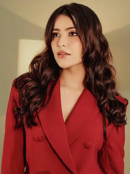 The lighting in this shot enhances the soft waves in her hair and the glow on her skin.