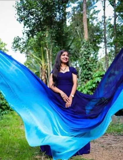 Surrounded by nature, the ombre blue trail of this gown creates a stunning butterfly effect. It’s a perfect choice for a whimsical and dreamy solo or pre-wedding photoshoot in a forest setting.