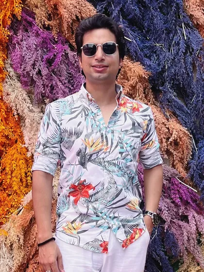 Hello, happiness. Feeling blessed and ready to kickstart an amazing journey, surrounded by this beautiful, colorful decor.