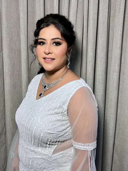 A very subtle yet elegant look for this gorgeous client. We focused on a soft smokey eye and a clean base to complement her beautiful white dress.