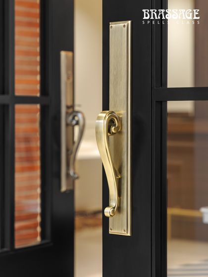 This angle highlights the profile of the Emperor handle, emphasizing its ergonomic shape and the solid, reassuring feel it provides.