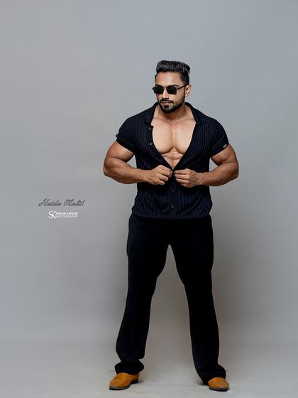 Now you know. A full-body shot from a professional photoshoot.