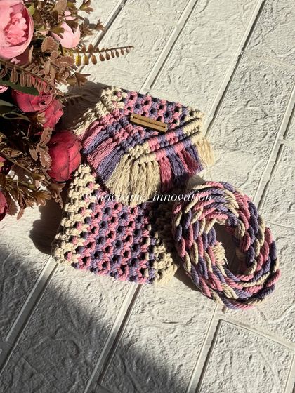 I love this dreamy color combination of lavender, pink, and beige. This macrame pouch is perfect for adding a soft, feminine touch to your outfit.
