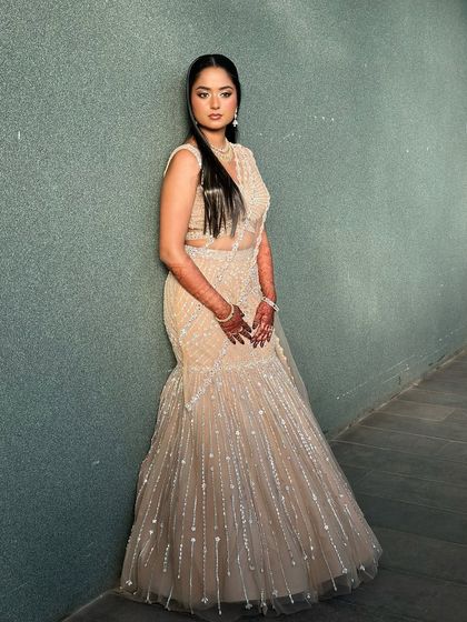 A duplicate of 115, a stunning full-length portrait.