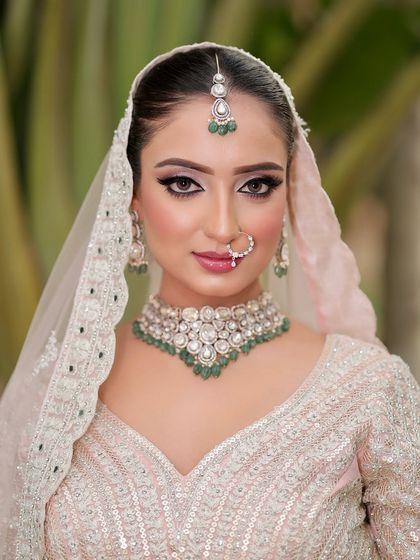A powerful gaze. This close-up shows the precision of the winged eyeliner and the beautiful blend of eyeshadows that make her eyes the focal point.