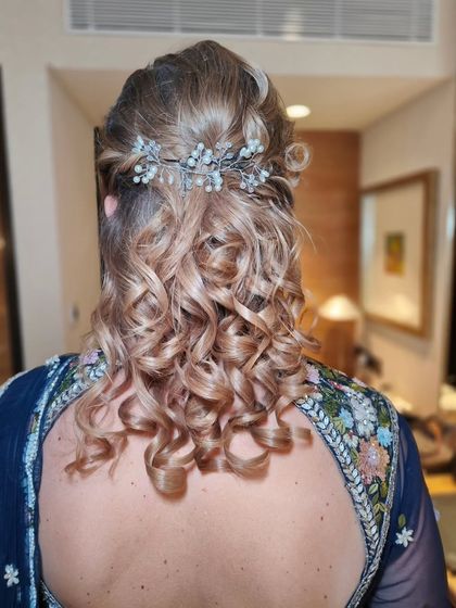 Signature Hairstyling: Updos, Waves & Braids photo 17