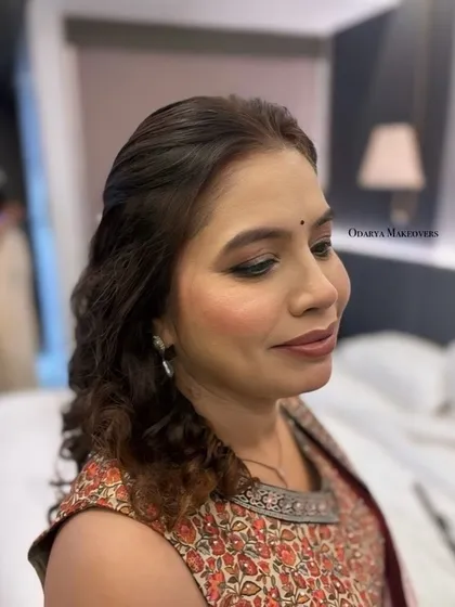 Simple makeup is an art. This look is all about creating a flawless, natural finish that enhances, rather than covers.