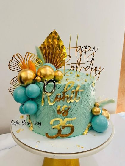 An absolute stunner. This textured teal and gold cake is modern, chic, and perfect for a stylish celebration.