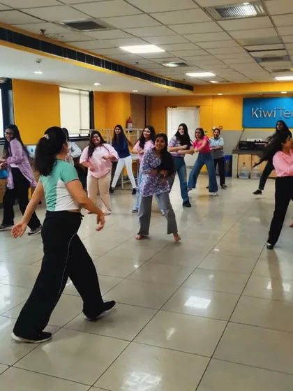 A wide shot of our session at KiwiTech, showing how we use the available office space to create an effective group workout. My on-site fitness programs are flexible and adaptable.