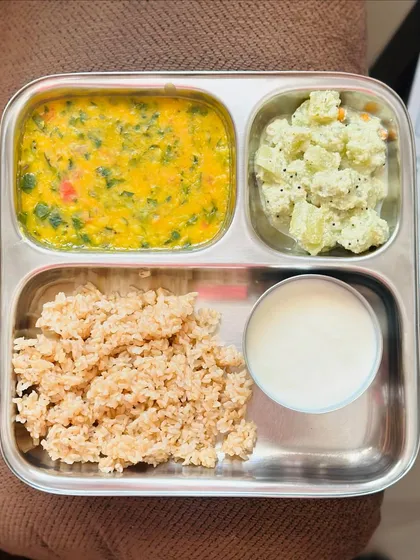 A gluten-free meal of brown rice, dal methi, sautéed potatoes, and curd. This is a simple and satisfying vegetarian lunch.
