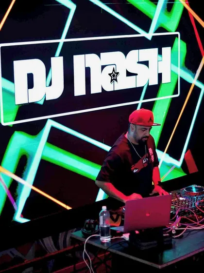 Another angle from my set at Happy Brew. The visual setup here is always impressive.