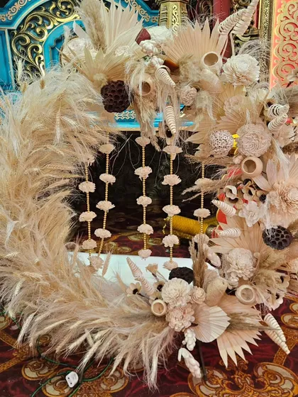 This detailed shot shows the beautiful textures of my boho-style decor, using a variety of dried and preserved natural elements.