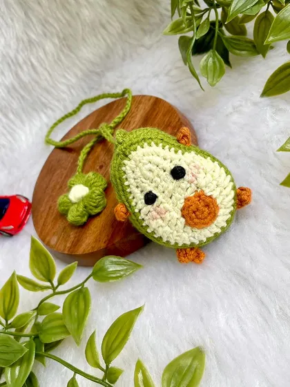 A close-up of the avocado's cute face.