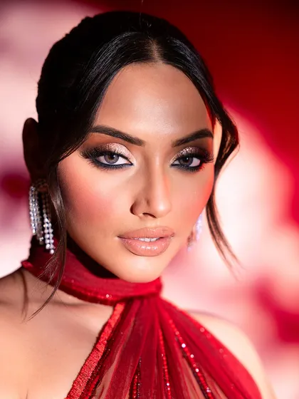 A close-up on glamorous evening makeup, paired with a red tulle gown and sparkling diamond earrings. This highlights my focus on creating a complete, head-to-toe look.