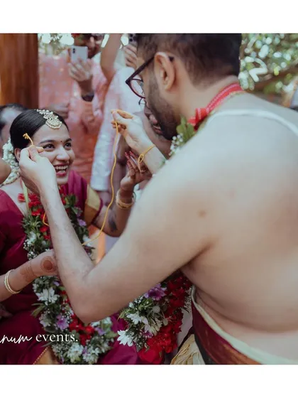The bride's smile says it all. I focus on ensuring the couple can relax and enjoy every ritual of their special day.