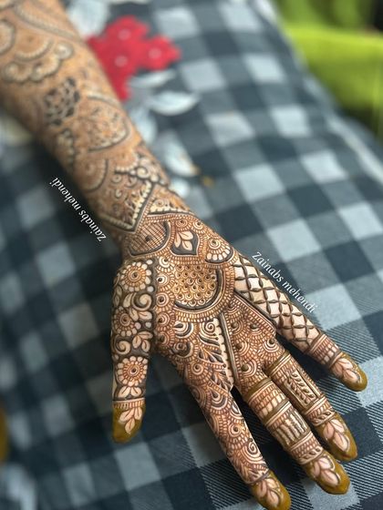 The palm design for this bridal set.