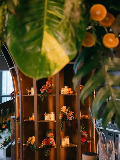 The magic is in the details. For the "Citrus Safari" event, every corner was thoughtfully styled, like this bar shelf featuring fresh oranges, warm candlelight, and curated floral arrangements. These small touches are what make a themed event feel truly complete and immersive.