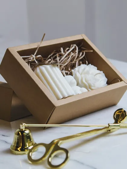 Gifting is my specialty, and I love putting together beautiful custom hampers. This gift box features a set of my molded candles, including a ribbed pillar and a flower design, nestled in a rustic box. It’s a perfect present for birthdays, weddings, or just because.