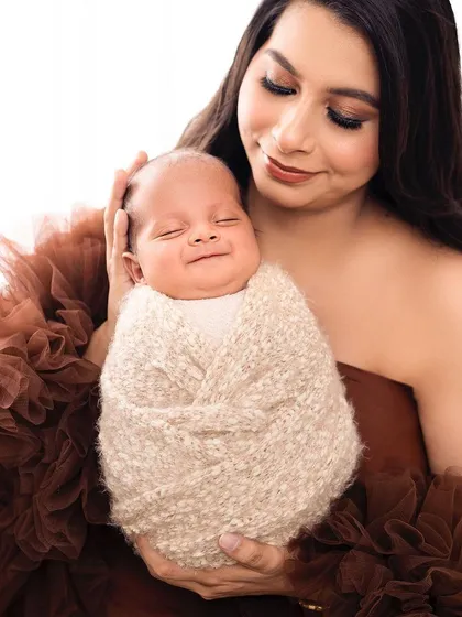 That sleepy newborn smile is just the best. I patiently wait for these fleeting moments to capture a truly magical photograph.