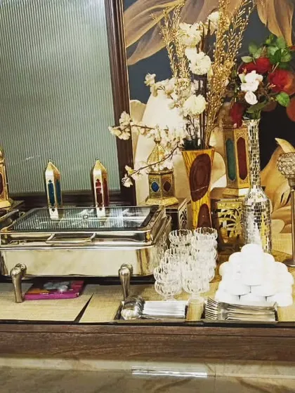 Another example of a compact setup for a small gathering of 25 guests. My experienced team can create a beautiful buffet layout even with limited table space.