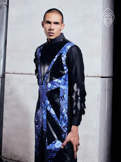 A closer look at the Electric Noir kurta. The sculpted geometry, cobalt panels, and metallic details create a fearless statement built for the modern warrior.