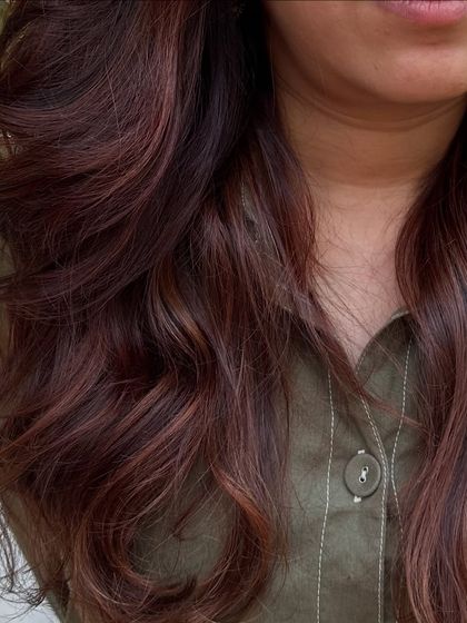 A 'Rose Gold' dream come true. We transformed her faded highlights into this stunning metallic pink shade. It’s a trendy yet sophisticated way to play with color.