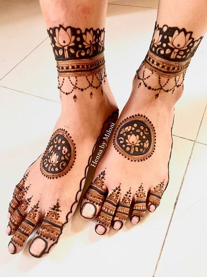 Elegant Foot Mehendi photo 19