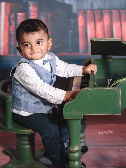 A gallery of our popular school and library theme. These images show the versatility of the brick wall backdrop, mini school desk, globe, and book props for creating a variety of scholarly and classic portraits.