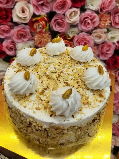 For those who love a bit of crunch, my Roasted Dryfruit cake is the perfect choice. The cake is covered in toasted nuts and topped with swirls of cream and pistachios, offering a delightful texture and nutty flavor.