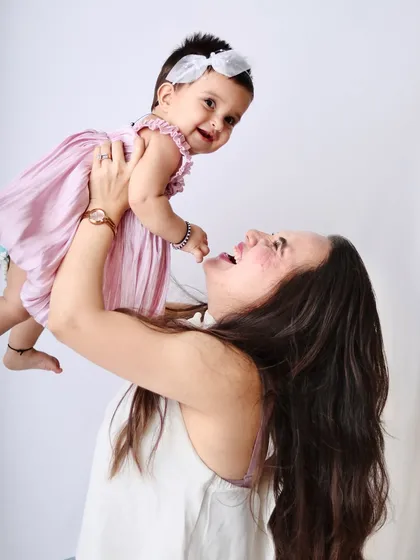 The beautiful bond between a mother and her daughter is perfectly captured in this joyful, interactive portrait.