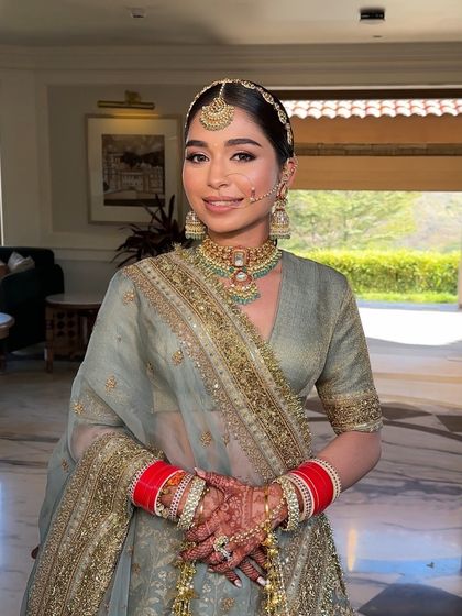 A beautiful Sikh bride ready for her Anand Karaj ceremony. Her hair is styled in a clean, traditional braid, ready to be covered by her dupatta.