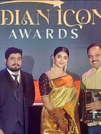 Another photo from the Pride India Awards. It was a wonderful surprise to be recognized for my contributions to the world of sand art.