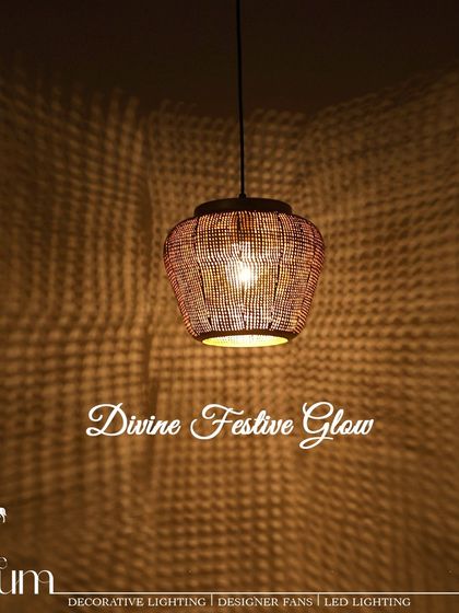 This woven pendant creates a divine festive glow, perfect for celebrations like Navratri. The warm light and beautiful shadows bring an opulent and spiritual feel to the space.