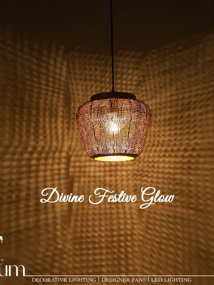 This woven pendant creates a divine festive glow, perfect for celebrations like Navratri. The warm light and beautiful shadows bring an opulent and spiritual feel to the space.