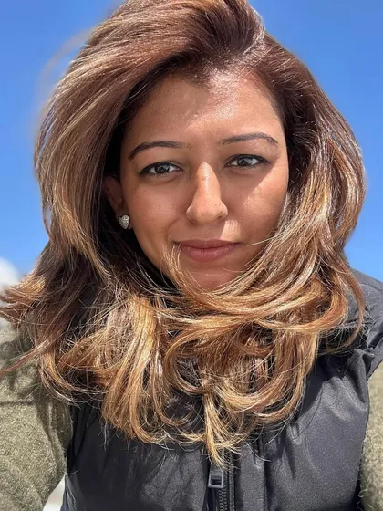 Face-framing layers are perfectly complemented by a face-framing balayage. This technique uses both cut and color to brighten and draw attention to your features.