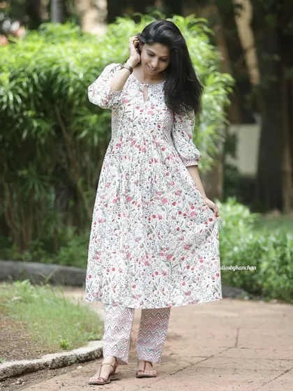 Shining bright in this white floral kurta-pant set. It’s a celebration of purity and devotion, perfect for festive days or any day you want to feel special.