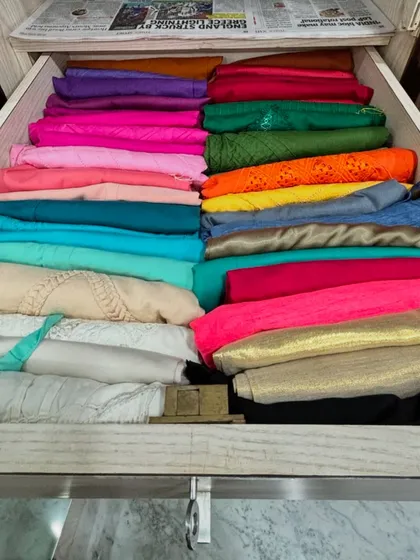 The beauty of vertical folding in a drawer. This technique is perfect for blouse fabrics, allowing you to see dozens of options in a single, organized space.
