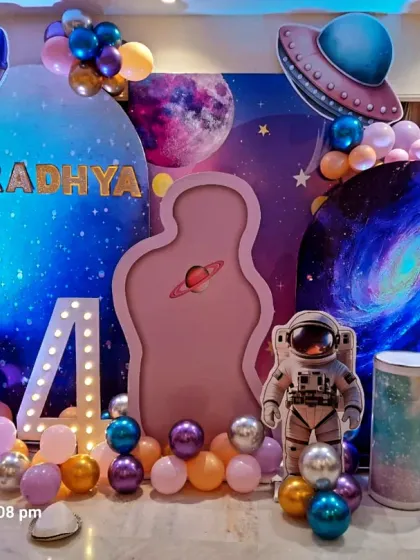 This is a complete outer space adventure I created for a 4th birthday. The setup includes a galaxy-themed backdrop, custom rocket and planet cutouts, an astronaut figure, and a large balloon arch in cosmic colors to make the kids feel like they are on a real space mission.