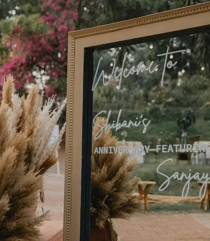 A close-up of the personalized welcome mirror for the bohemian-themed anniversary celebration.