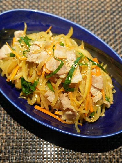 Papaya Irichi, another Okinawan specialty. This is a simple and healthy stir-fry of green papaya and pork, offering a unique, subtly sweet and savory flavor.