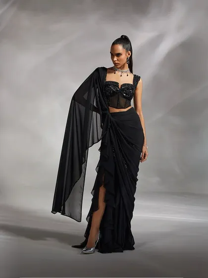 The Hertha Concept Saree Set in motion, showing the dramatic slit and the flow of the lightweight fabric.