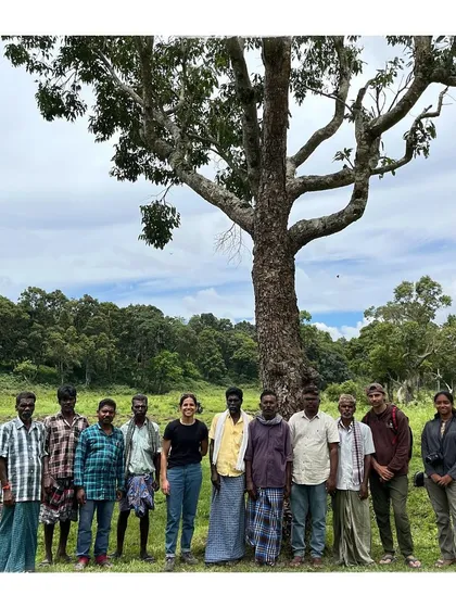 The full group of BCI members and honey harvesters after a successful training session. This collaboration is about building bridges between different climbing cultures.