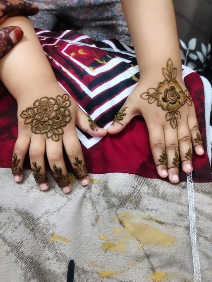 Hajira Mehendi Artist - Mehndi Artist Services Modern & Minimalist Designs photo 7