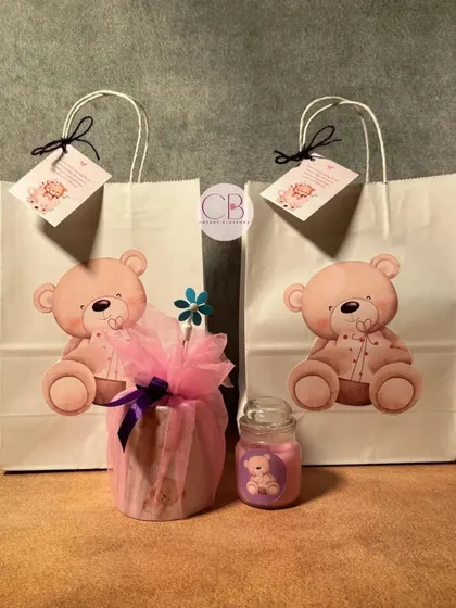 These teddy bear-themed return gift bags are a sweet and simple way to thank your guests. We can pack them with a variety of items, like a customised mug and a small candle.