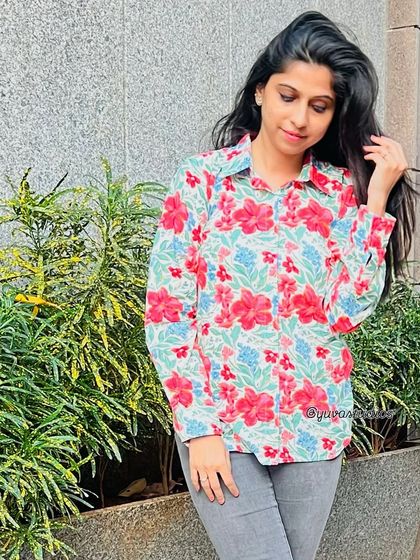 Workday comfort meets sharp style. This floral printed shirt is perfect for the office, keeping you comfortable and looking great all day.