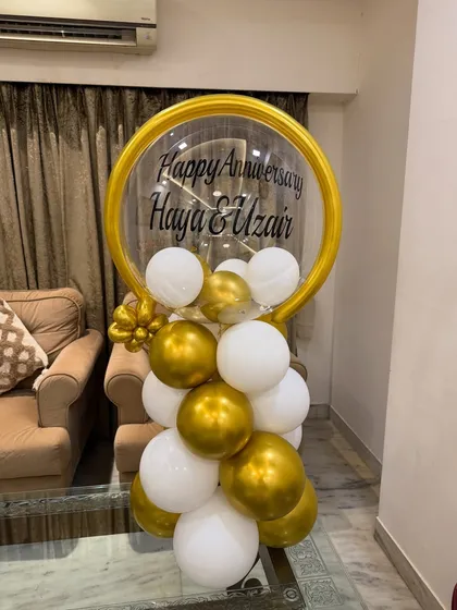 A full view of the anniversary sit-down balloon arrangement. It's designed to be a beautiful centerpiece or decor accent for any special occasion.