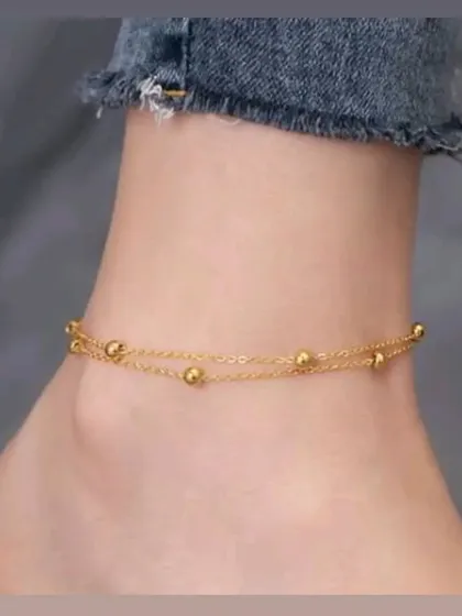 My double-strand beaded anklet, designed to add a beautiful detail to your look. It's crafted from high-quality stainless steel to ensure the color remains stable.